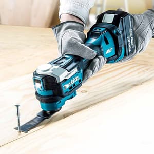 Makita 18V LXT BL AVT Cordless Multi Tool with Rapid Charger & 2 Pcs 5.0Ah Batteries, DTM52RTJX1