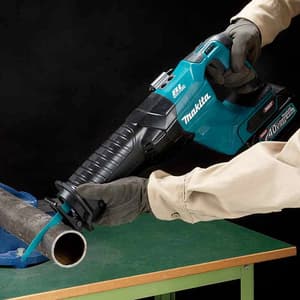 Makita 40Vmax XGT BL 32 mm (1-1/4") Cordless Reciprocating Saw with Rapid Charger & 2 Pcs 4.0Ah Batteries, JR001GM201