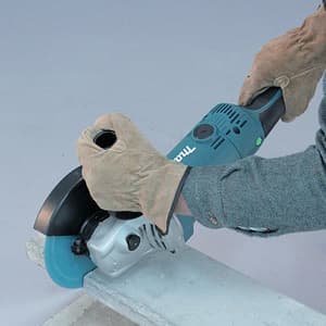Makita 180mm / 7 inch, 2000W Angle Grinder with Anti-Restart Function, Soft Start & Large Trigger Switch, GA7050R