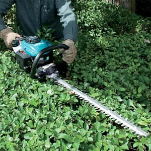 Makita 75 cm (29-1/2") 2-Stroke Hedge Trimmer with Catalytic Converter, EH7500W