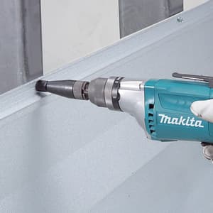 Makita 570W 6 Stage Adjustable Torque Screwdriver with LED Light, FS2700