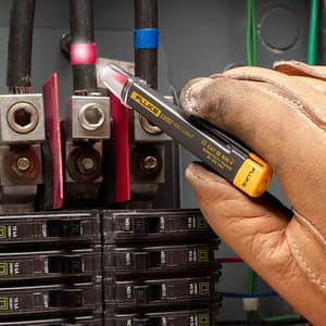 Fluke LVD2 90V - 600V AC Non-Contact Voltage Tester With Flashlight