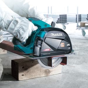 Makita 40Vmax XGT BL 185 mm (7-1/4") Cordless Metal Cutter with Electric Brake & Twin LED Lights (Bare Tool), CS002GZ