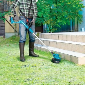 Makita 18V LXT 280 W Cordless Grass Trimmer with Rapid Charger & 1 Pcs 3.0Ah Battery, DUR193RF