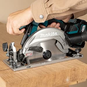Makita 40Vmax XGT BL 165 mm (6-1/2") Cordless Magnesium Circular Saw With Electric Brake & Soft Start (Bare Tool), HS012GZ