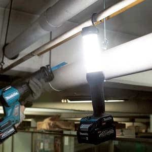 Makita 40Vmax XGT Li-Ion 710 LM Cordless LED Work Light (Bare Tool), ML002G