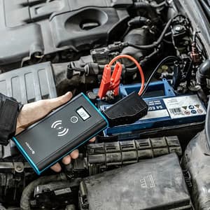Hogert 400A Lithium jump starter with wireless charger, HT8G623